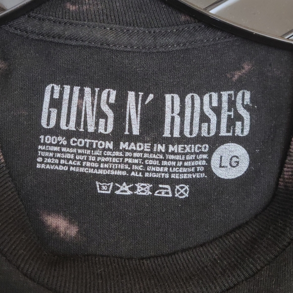 NWOT Bleach Graphic Tee Guns n Roses - Picture 3 of 4